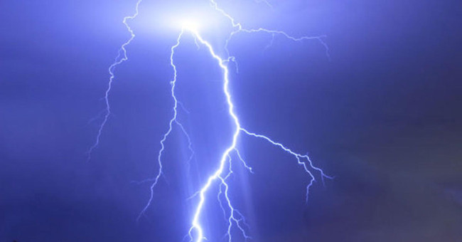 Modifications of the human body after being struck by lightning