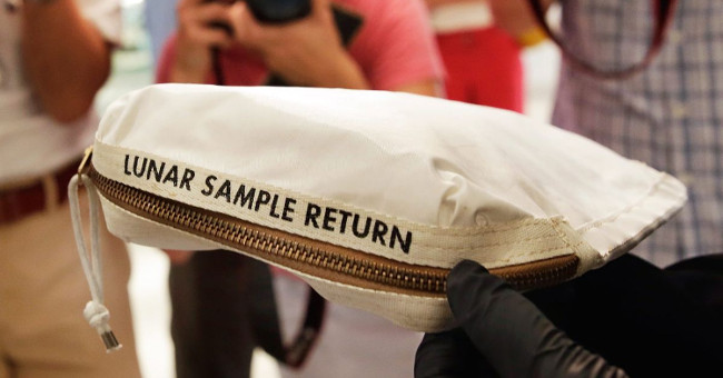 Moon dust bags are sold for $ 1.8 million