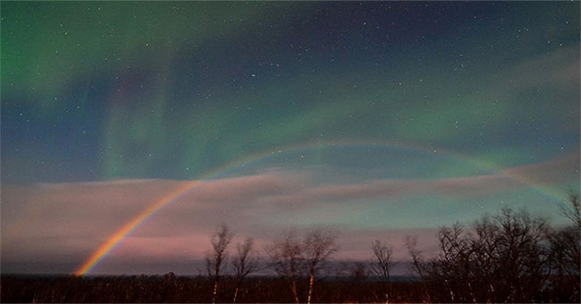 Moon rainbow and aurora together appear in Sweden