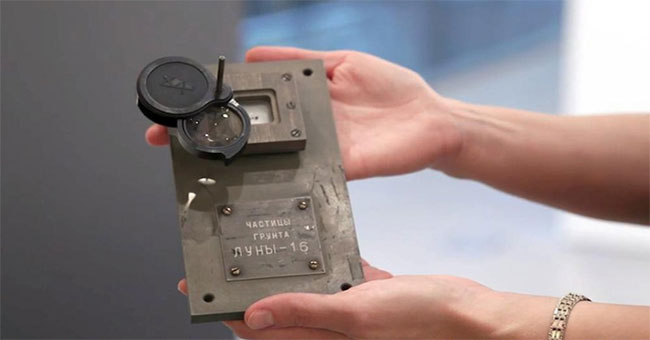 Moon Stone in the former Soviet space mission sold for $ 1 million