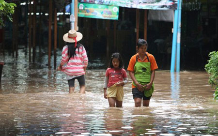 More than 200 people died from floods in Thailand