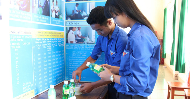 Mosquito repellent bathing milk of two Central Highlands students