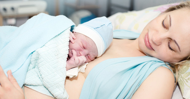 Mothers who hug their babies for 60 minutes after birth will reduce the risk of bleeding