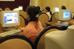 Motorola provides financial support to promote Vietnam's IT development