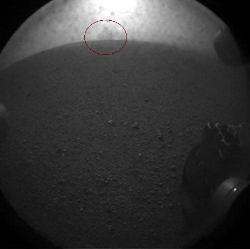 Mysterious black streaks on a picture of the surface of Mars