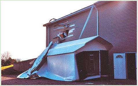 Mysterious flying house in Casey County (USA)
