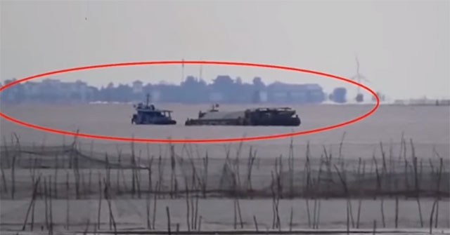 'Mysterious ghost city' reappears in the middle of the lake
