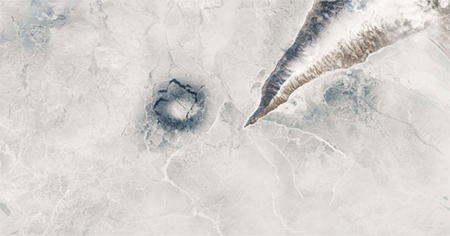 Mysterious ice rings in the deepest lake in the world