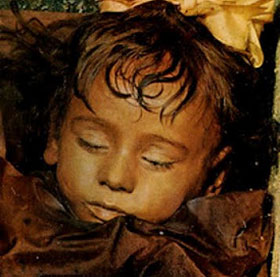Mysterious mummy 100 years fresh, beautiful