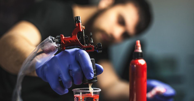 Nanoparticles in tattoo ink can run in the blood