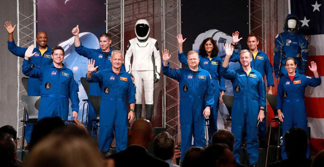 NASA announced that the crew of the astronauts would fly with SpaceX and Boeing to the ISS space station, starting the new cosmic era.