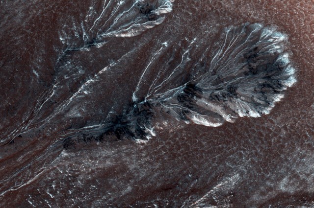 NASA discovered ice valleys on the red planet
