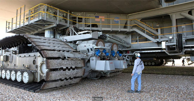 NASA's largest 2,700-ton rocket launcher