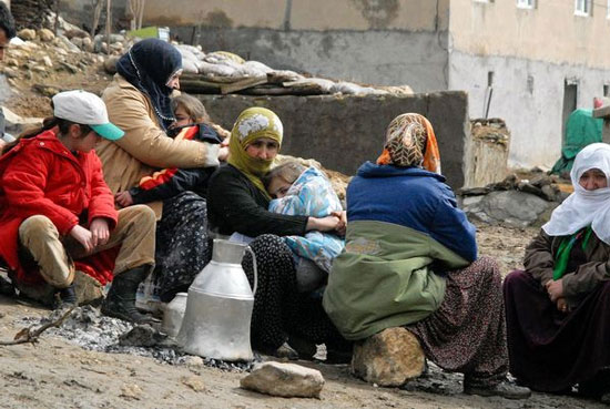 Nearly 600 people died from earthquakes in Turkey