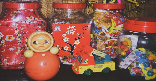 Netizens competed to show off their childhood items full of memories of Tet holidays