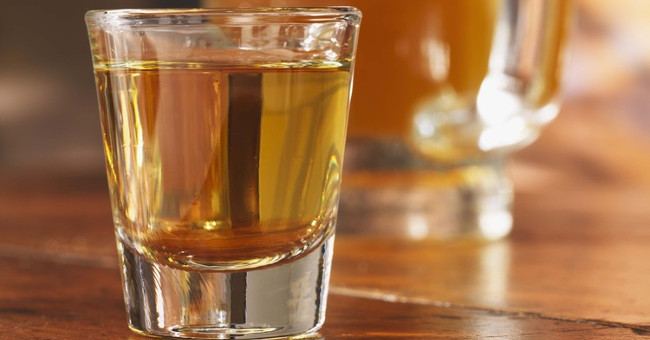 Never drink beer in this way, it's not going to happen