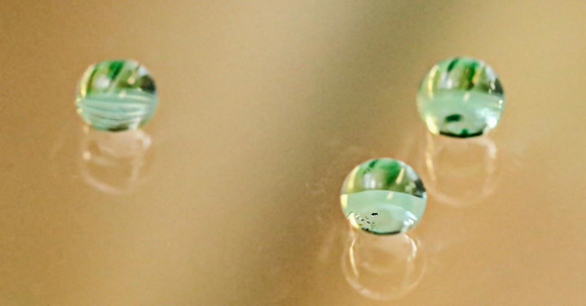 New discovery about the motion of water molecules