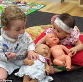 New discovery: Boys like to play dolls more than toy cars