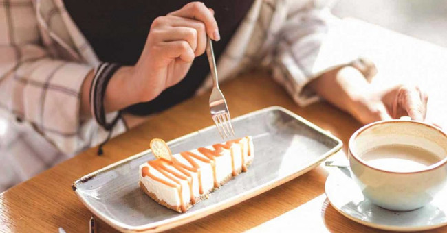 New findings for fat people: Sleeping a lot helps reduce sweet food