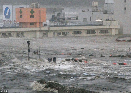New image of the tsunami moment hit Japan