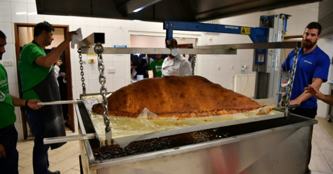 New record of the world's largest pillow cake