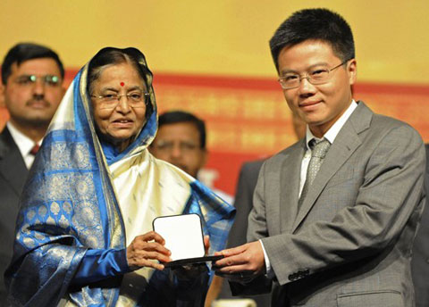 Ngo Bao Chau received the title of excellent professor