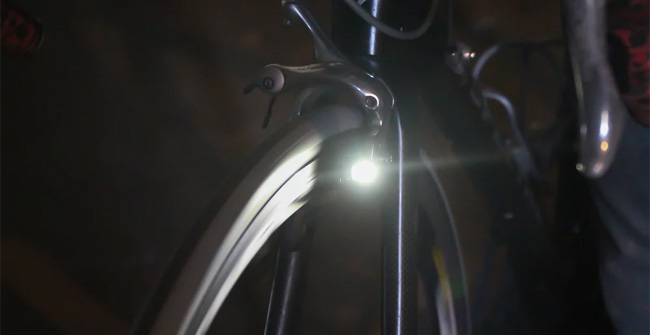 No batteries needed, no wires, no friction, how can this bicycle light be lit when moving?