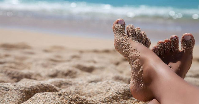 No more bringing tons of sand home after the sea trip with the following tips