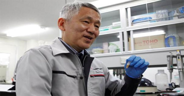 Nobel laureate scientist makes the world's smallest mass spectrometer