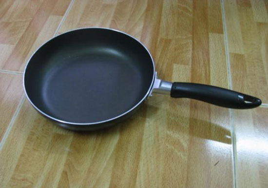 Non-stick pan causes aging in women