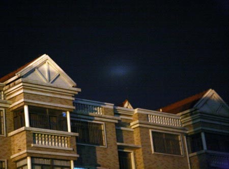 Objects flying strange in China