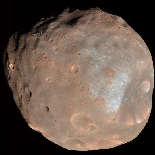 Observe in detail the Moon of Mars