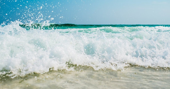 Ocean waves play an important role in trapping greenhouse gases