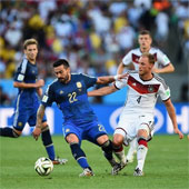 On average how many kilometers per player run in a World Cup match?