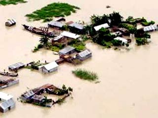 On November 12, the flood in Central Vietnam could exceed the history flood in 1999