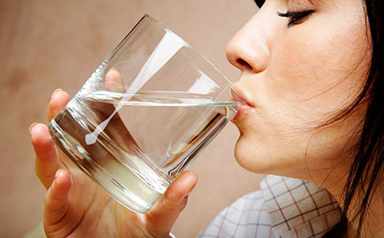 One way to lose weight: Drink water before eating
