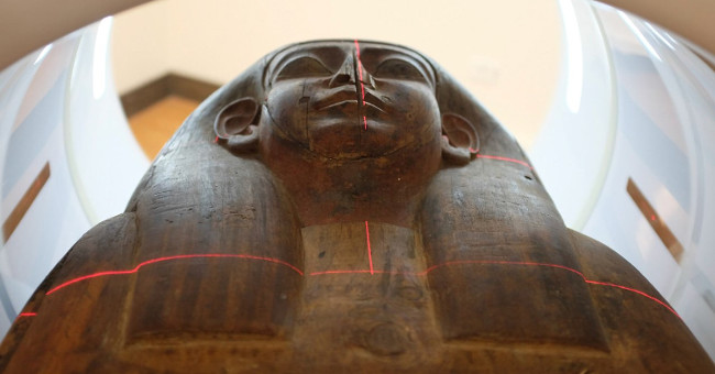 Open an empty coffin in the museum, discover a 2,600-year-old mummy