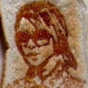 Painting art on ... bread