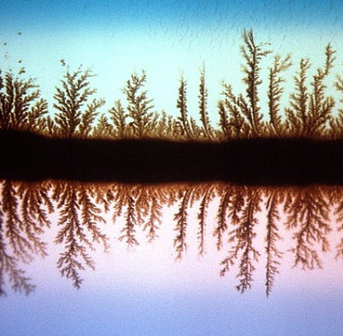 Painting natural landscapes in agate stones