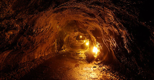 People can live in lava dungeons on the Moon