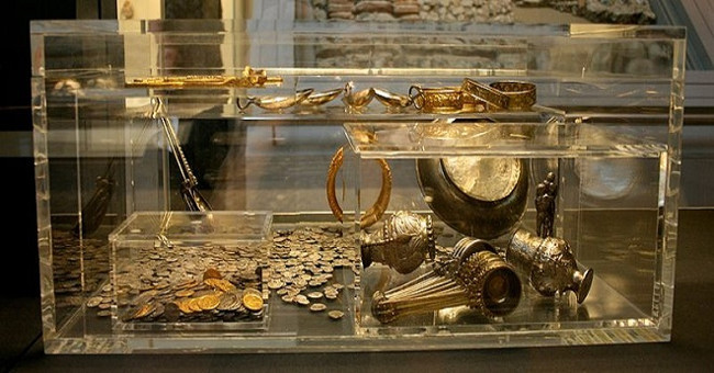 People change their lives through lost treasure