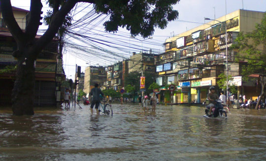 People 'constitutional' against flooding for Hanoi and Ho Chi Minh City