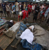 Philippines: Bopha storms killed 900 people