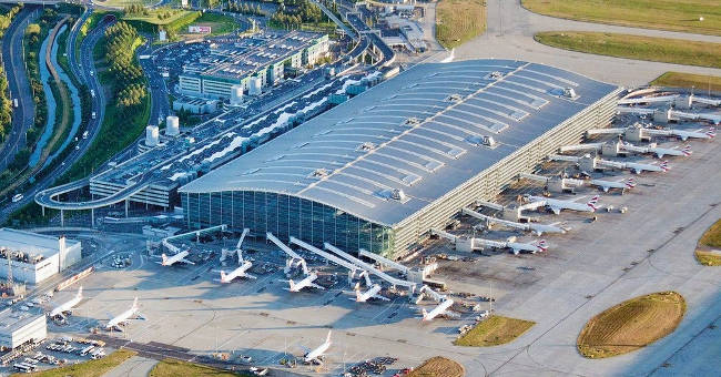 Photo set 70 years of development of the busiest airport in the UK
