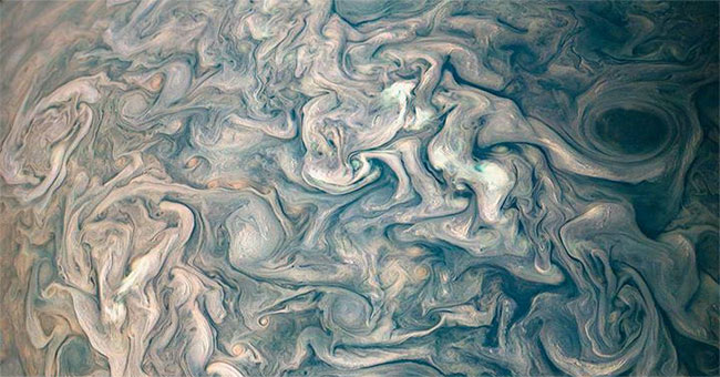 Photographs of Jupiter's surface look exactly like a water-picture