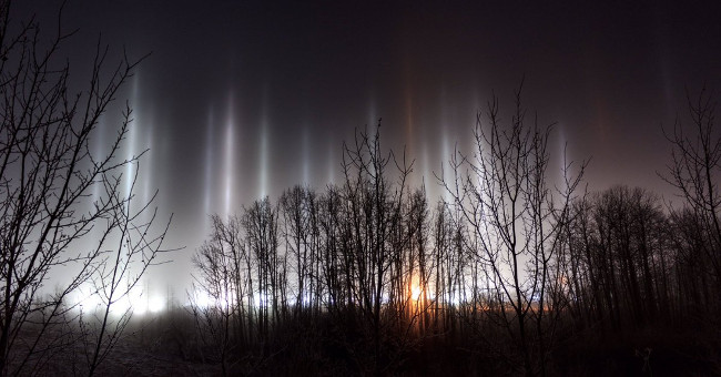 Pillar of alien-like light landing in Canada