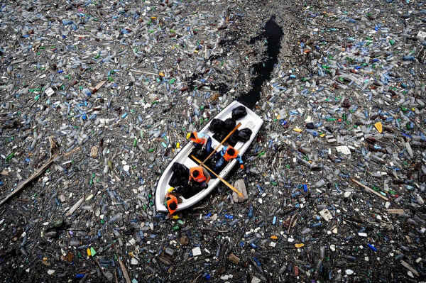 Plastic waste alarm in the Pacific
