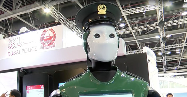 Police robots are about to get fines on the Dubai street