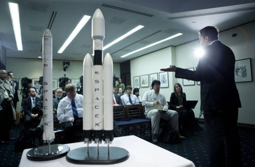 Postpone the launch date of the first private spacecraft