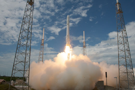 Prepare to launch the first private spacecraft to ISS